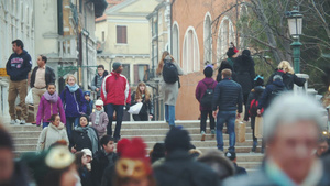 在意大利威尼斯街道上的行人8秒视频