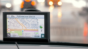 带有GPS设备显示的汽车行驶在路上11秒视频