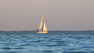 巴拉顿湖上的帆船19秒视频