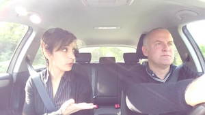 已婚夫妇在路上旅行争吵20秒视频