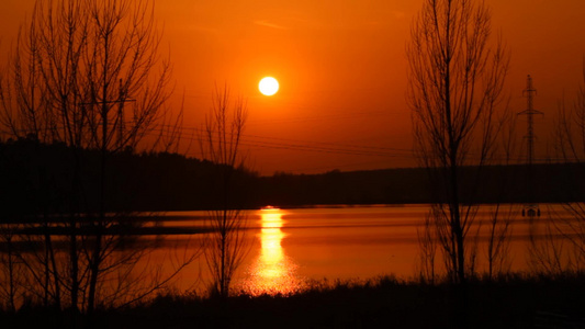 日落时的湖面风光视频