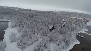 芬兰松木的冬令营航拍15秒视频