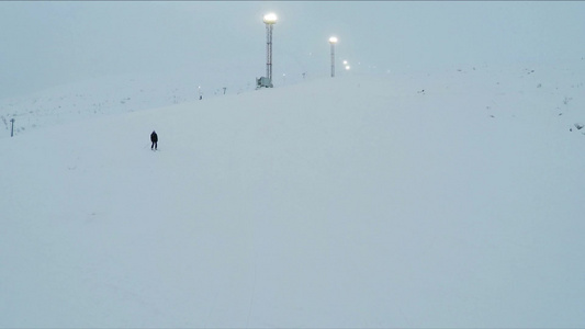 航拍滑雪场滑雪视频