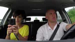 白人夫妇开车去旅行24秒视频