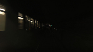 行驶的地铁列车17秒视频