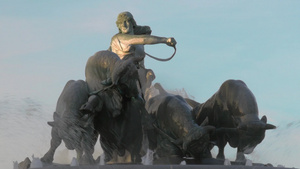 丹麦哥本哈根的挪威女神格夫君驾驶公牛的雕像和格菲翁喷泉11秒视频