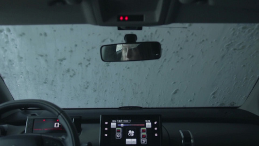 从汽车内部看快速自动洗车[精洗]视频