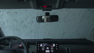 从汽车内部看快速自动洗车13秒视频