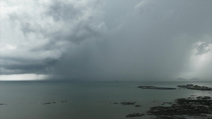 巴拿马太平洋上的云和闪电暴雨8秒视频