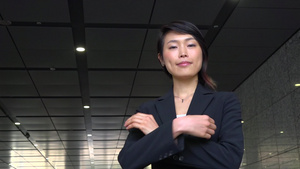 年轻日本商务女经理人士自信形象15秒视频
