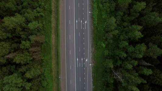  航拍俄罗斯公路和森林视频