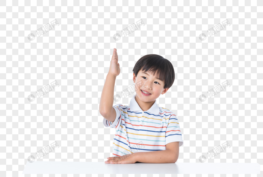 举手回答问题的男生