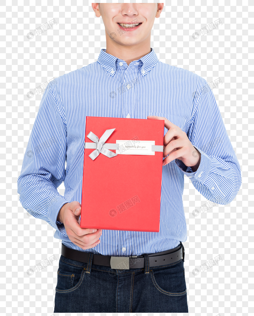 年轻男子手拿礼物盒特写图片