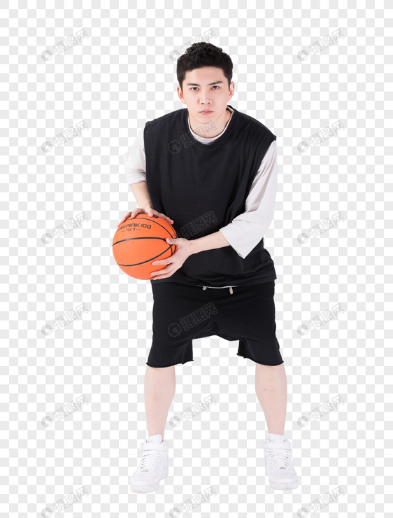 拿着篮球打篮球的年轻男生图片