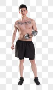 健身男性手举哑铃肌肉塑型图片