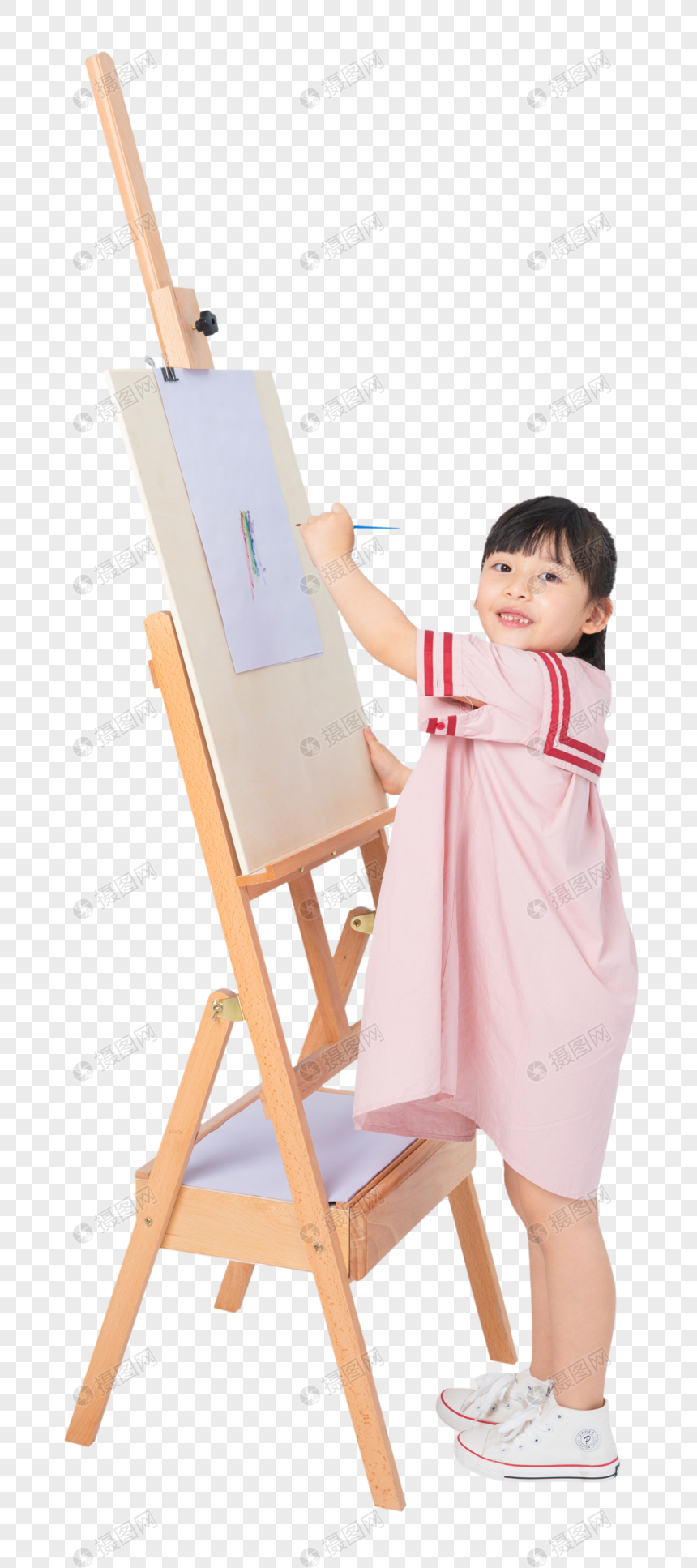 正在画画的小女孩图片