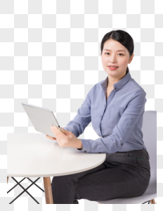 坐着使用平板电脑的职业女高清图片
