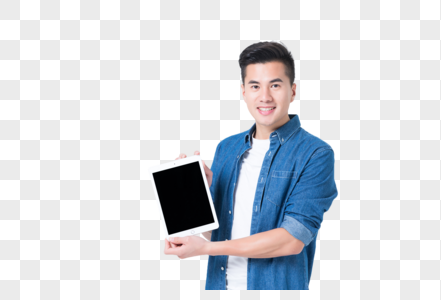 年轻男性手拿平板电脑展示图片