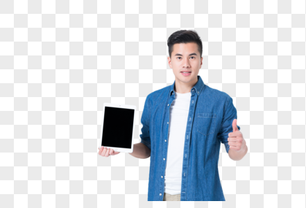 年轻男性手拿平板电脑展示图片