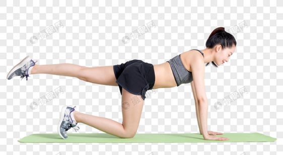 在瑜伽垫上运动健身练习的年轻女性图片