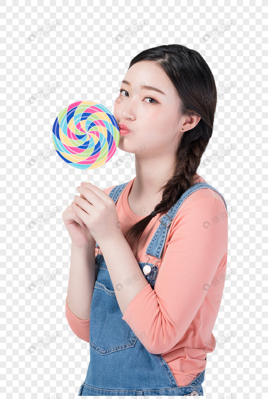手拿棒棒糖的年轻甜美女生