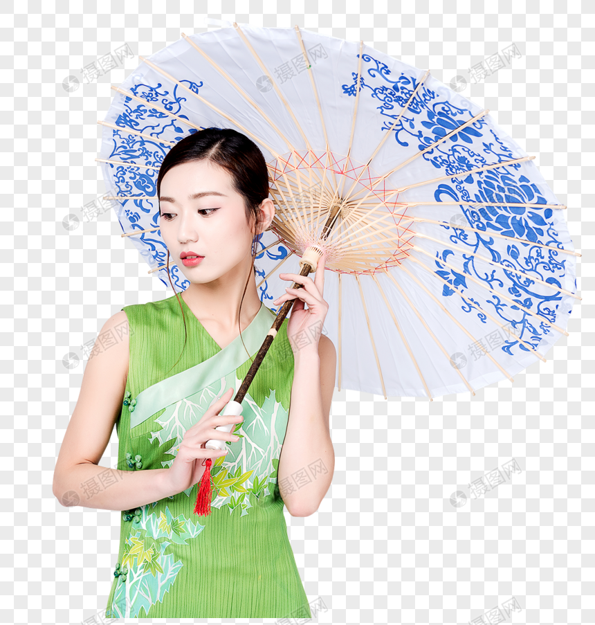 手持青花油纸伞的旗袍美女图片