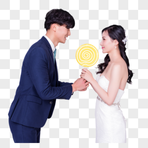 情侣婚纱手持棒棒糖动作图片