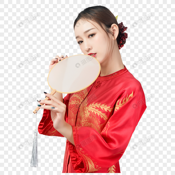 身着红装的美女手持蒲扇图片