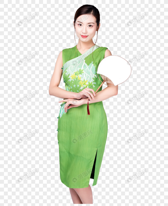 身着绿色旗袍的优雅美女手持蒲扇图片