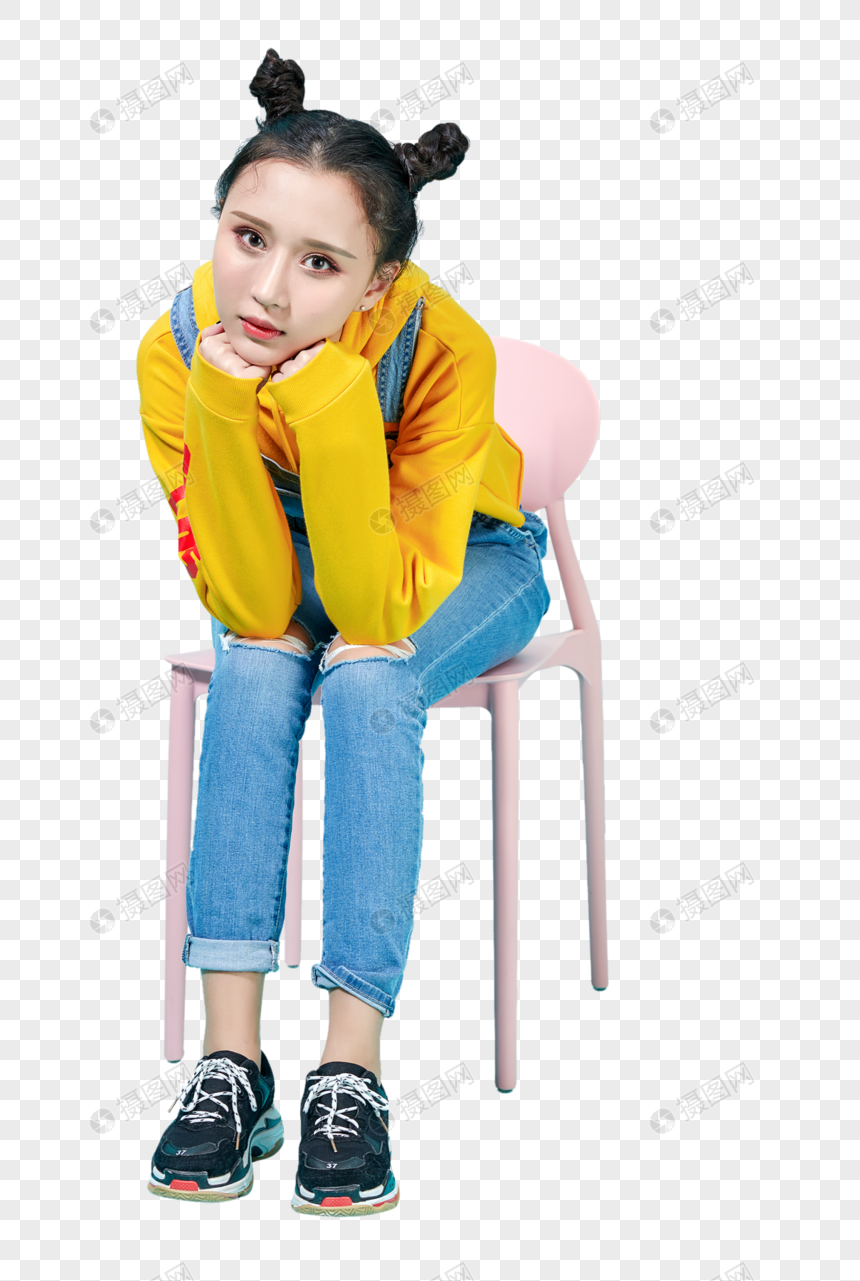 青年女性坐姿动