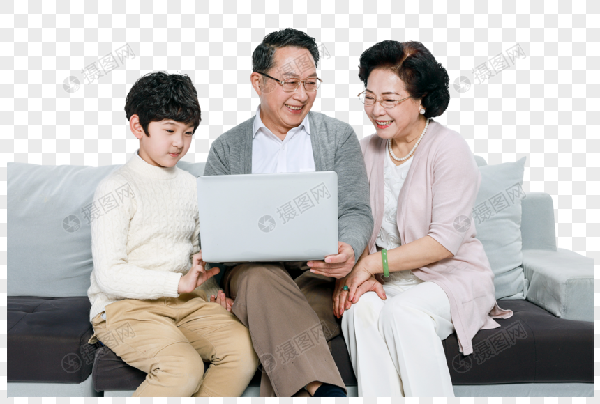 老人和孙子在沙发上玩电脑图片