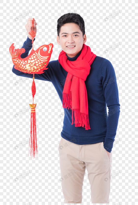 手拿新年挂饰的新年男性人像图片