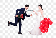 情侣婚纱手持爱心气球互相打闹动作图片
