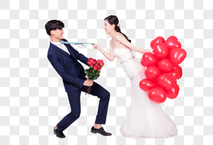 情侣婚纱手持爱心气球互相打闹动作图片素材