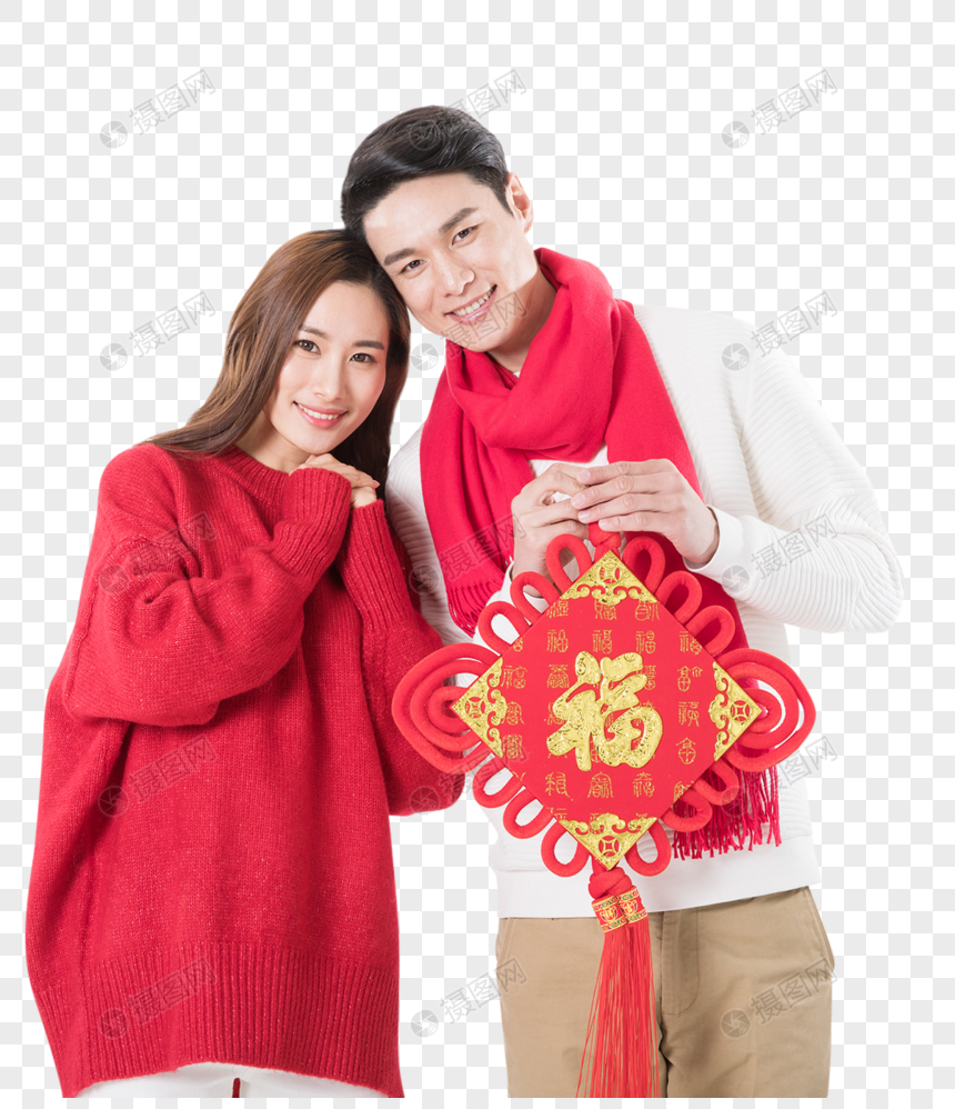 年轻夫妻拿着新年中国结图片