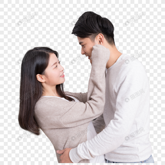 情侣在厨房拥抱互动