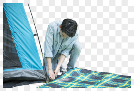 一家人郊游搭建帐篷高清图片