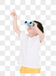 儿童小男孩手持望远镜玩耍高清图片