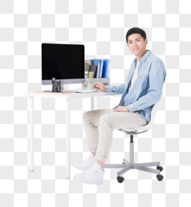 年轻男性坐在办公桌前工作高清图片