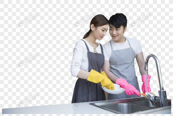 夫妻在新家厨房洗碗图片