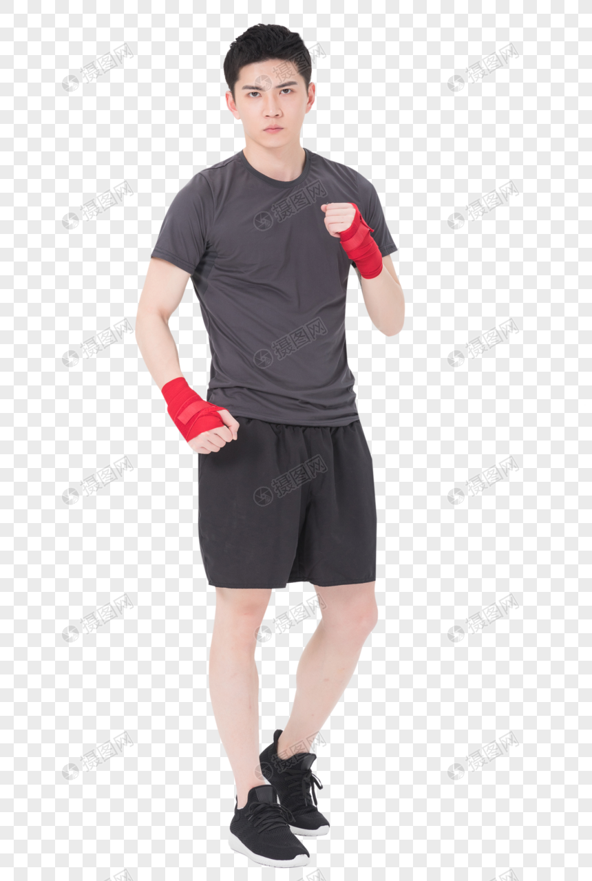 健身男性自由搏击出拳动作