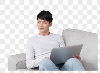 坐在沙发上玩电脑的男生高清图片