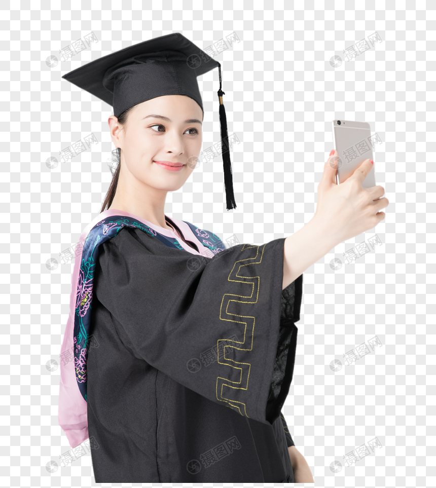 毕业大学生穿学士服自拍图片