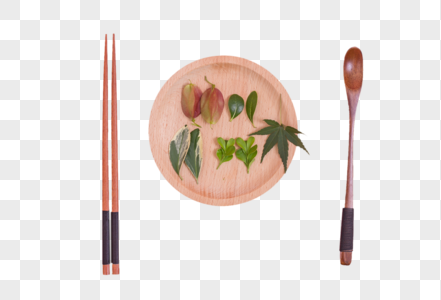 清新木筷木盘树叶创意摆拍图片图片