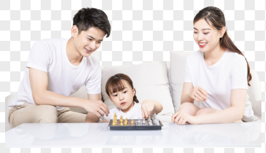 幸福家庭玩象棋图片