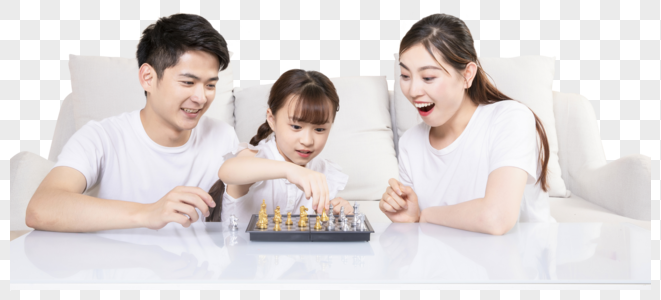幸福家庭玩象棋图片