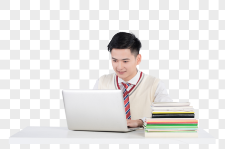 在课桌前用电脑的学生图片