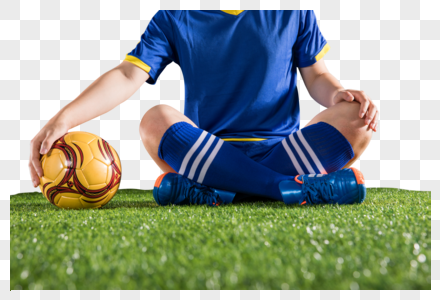 足球运动员坐在草地上图片