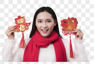 拿着新年装饰的女性新年人像图片