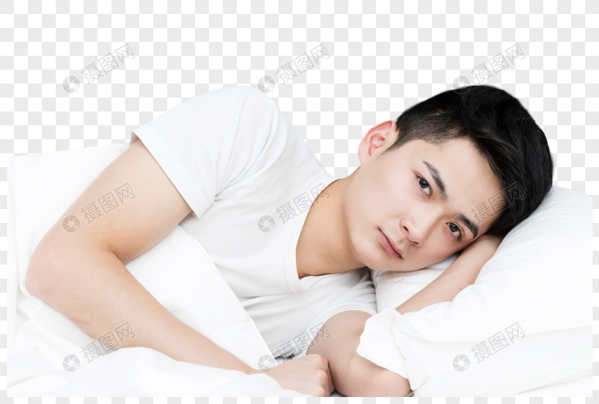 躺在床上的男性图片